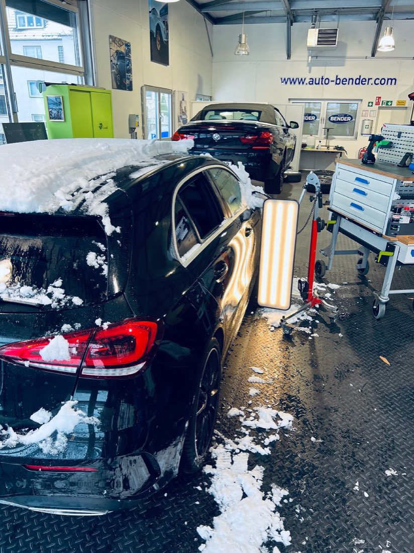 Sorgfältige Fahrzeugaufbereitung von außen und innen – Auto-Bender